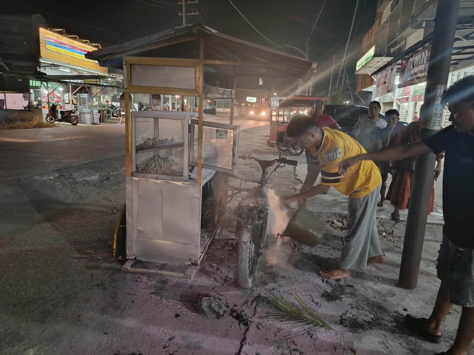 Gerobak Bakso Terbakar di Dumai, Kerugian Masih Didata