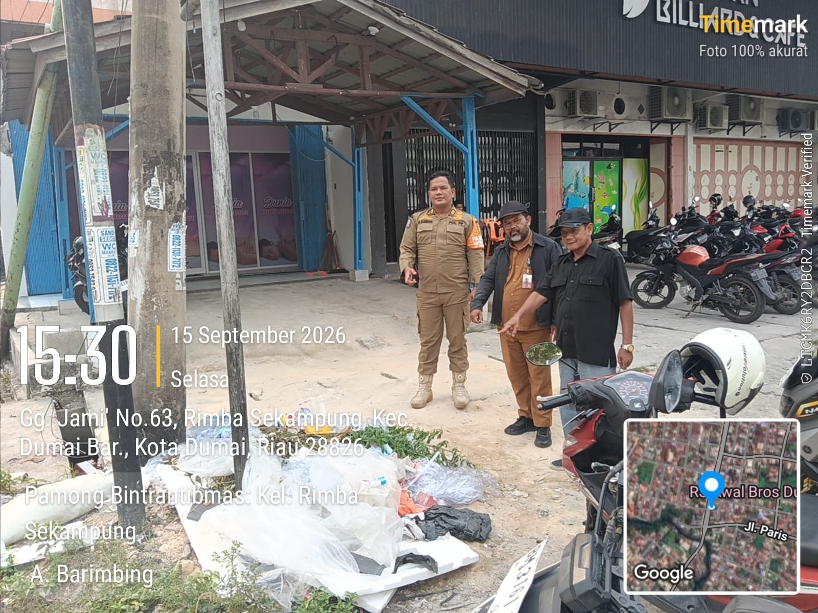 Sampah Berserakan di Simpang Gang Sentul Jalan Diponegoro, Petugas Gabungan Turun Tangan