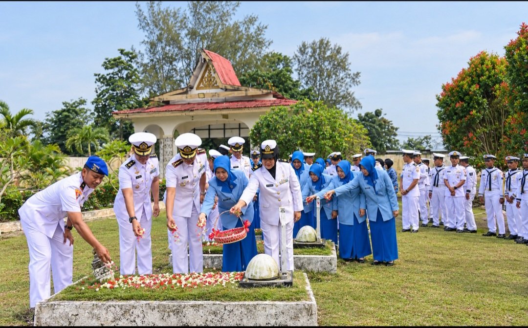 Memperingati HUT TNI AL Ke 81, Lanal Dumai Ziarah ke Taman Makam Pahlawan