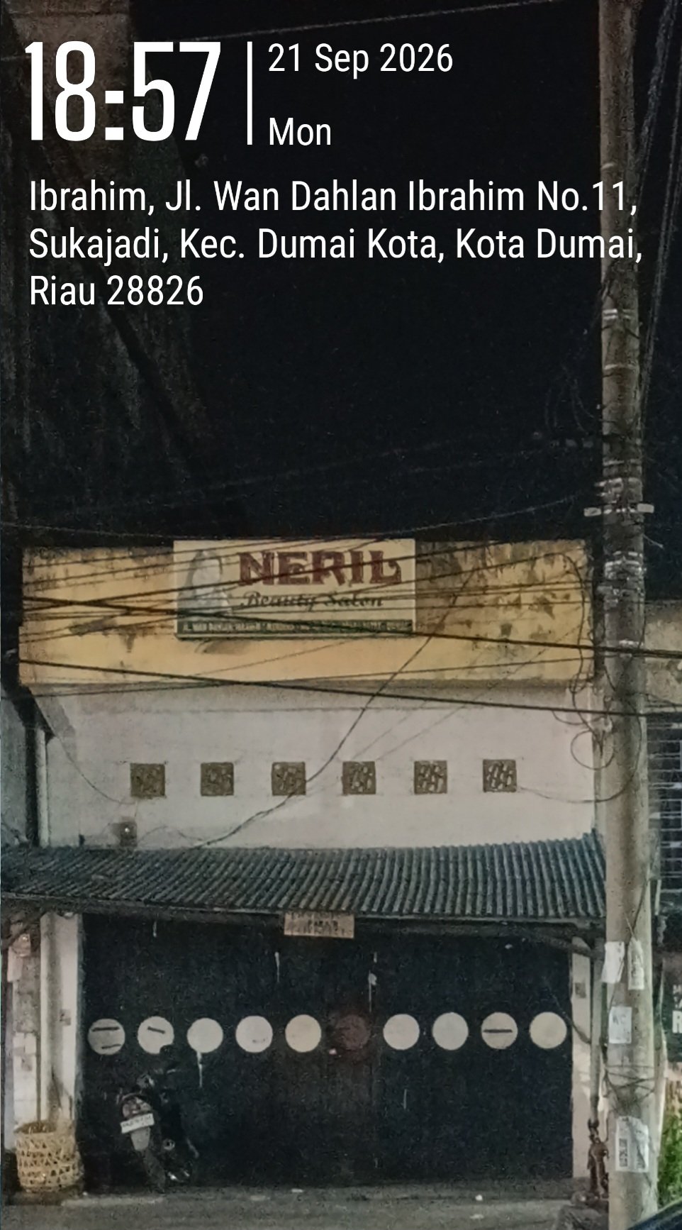 Dentuman Suara Musik Menggema Dari Salon Neril Sejak Siang. Warga Sekitar : Ini Salon Atau Room Ktv?