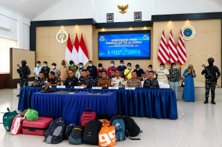 Lanal Dumai Gagalkan 16 Orang Illegal Entry